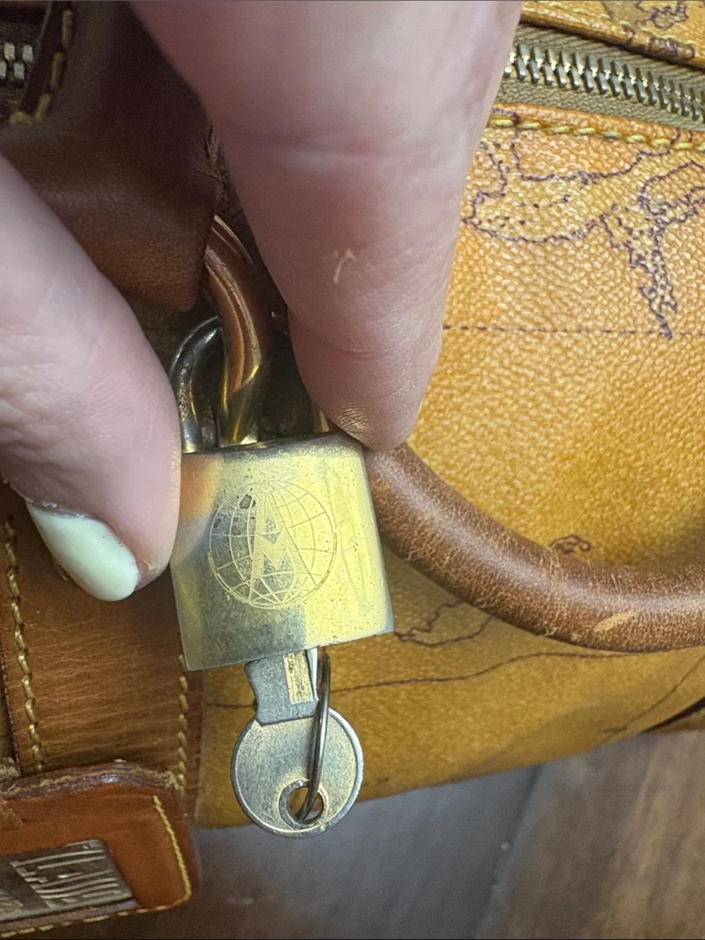 Low start Alviero Martini Geo Map Boston Travel Bag w/ Lock & Key in GUC. - Picture 15 of 16